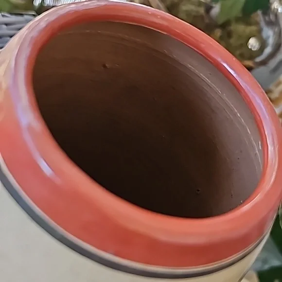 Vintage CENTRAL AMERICAN ART POTTERY VASE w/Etched Polychromatic Natives - Picture 3 of 9